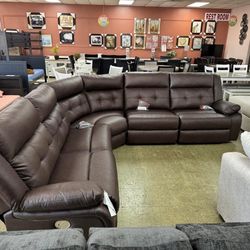 Power Reclining Sectional With Adjustable Headrest