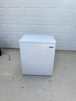 White 5.2 Cubic Ft. Chest Freezer