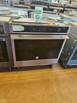 Whirlpool 30 inch wide built in single wall oven with convection fan and air fryer