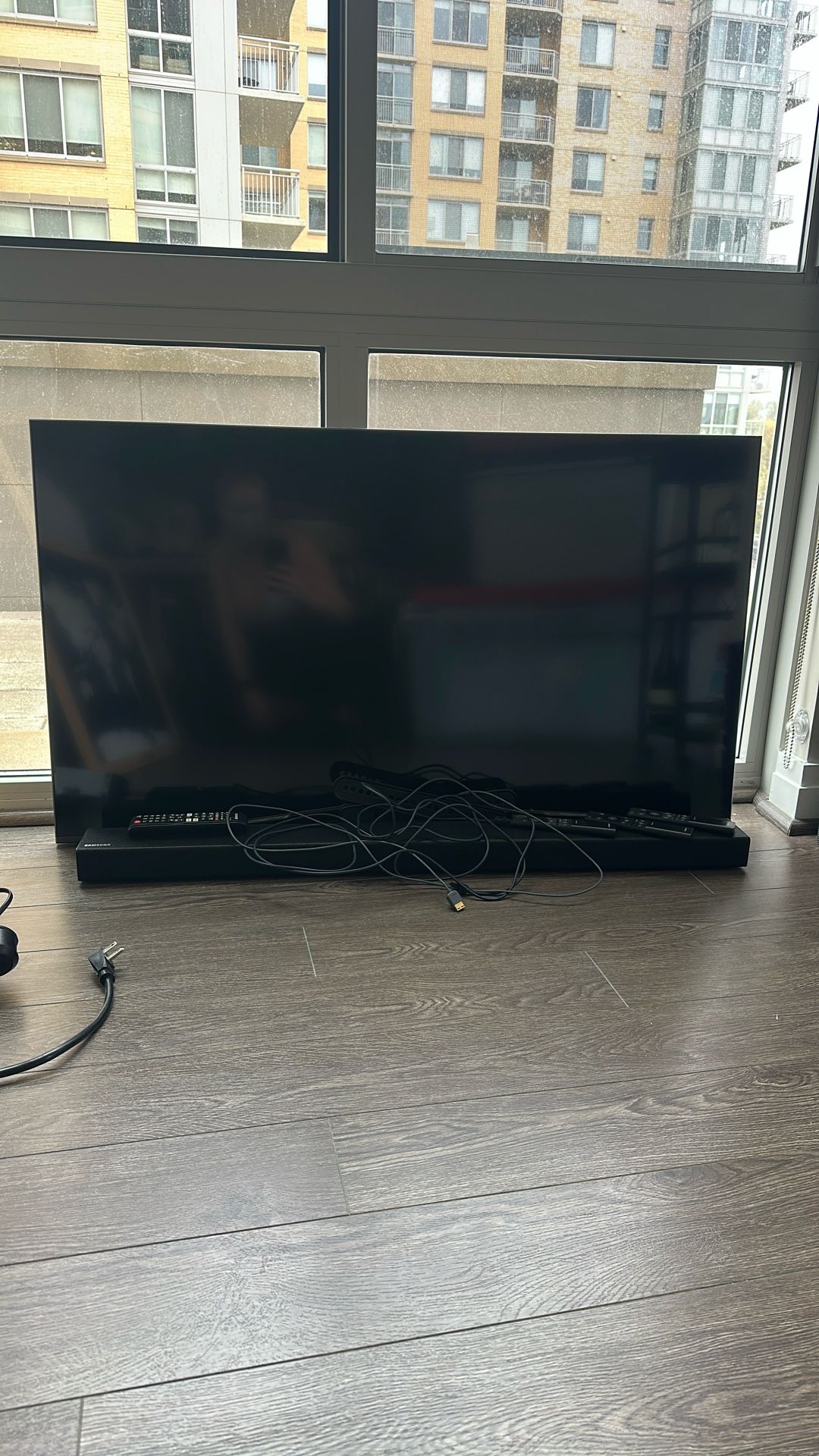 45” TV With Sound bar