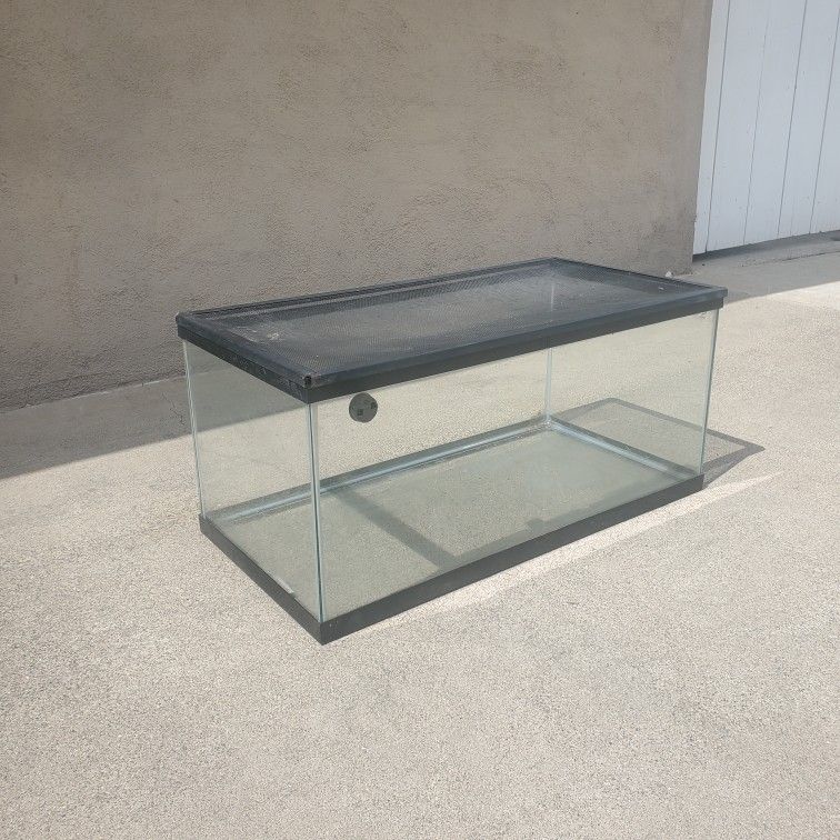36 x 18 x 16 Terrarium Great Condition