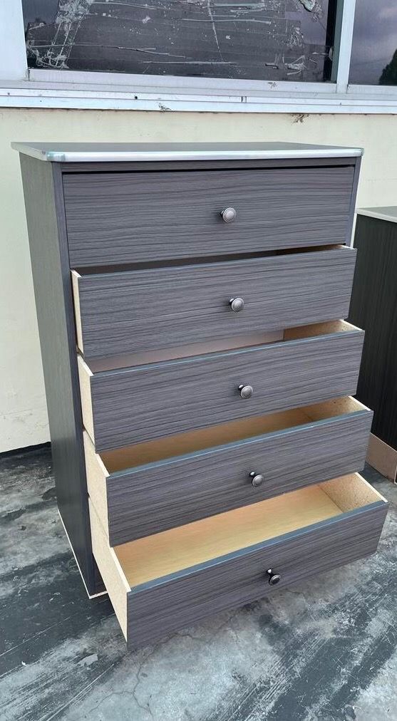 Five drawers dresser