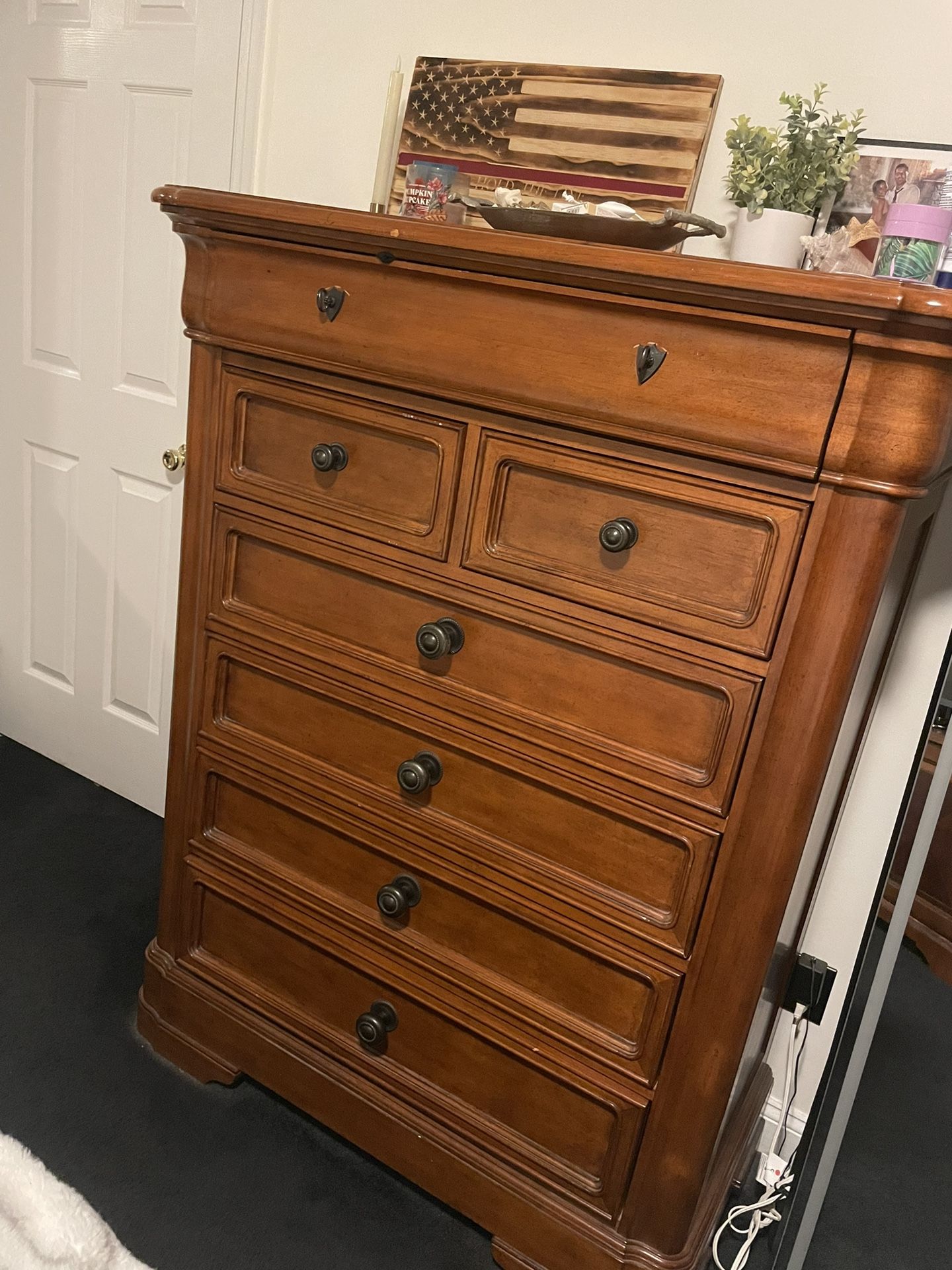 Solid Wood Dresser Set/ Tv Stand 