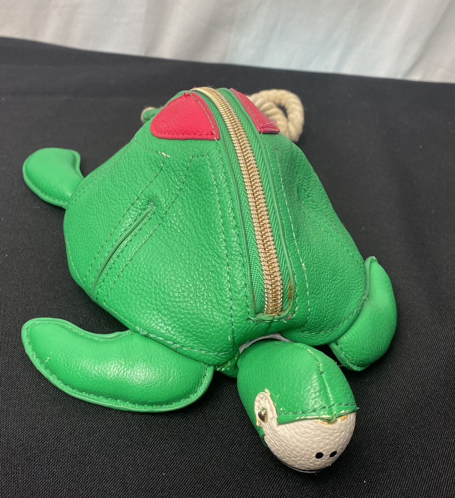 Betsy Johnson Green Turtle Bag BJ56010H Clutch Wristlet Flawed (Retail $65+) (Rare Vintage Collectors Item!)