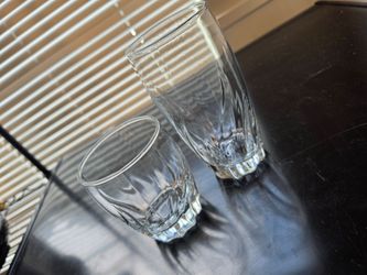12-Piece Drinking Glass Set – Excellent Condition 🥤✨