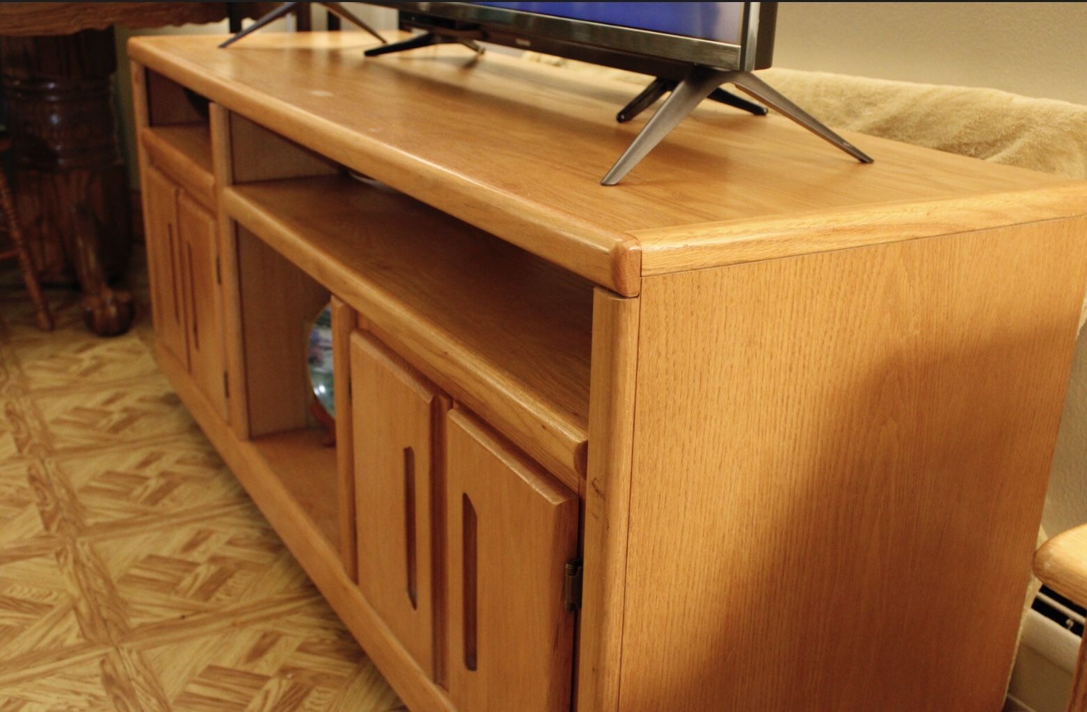 🌿 Contemporary Storage Oak Tv, Stand With Glass Dividers 🌿
