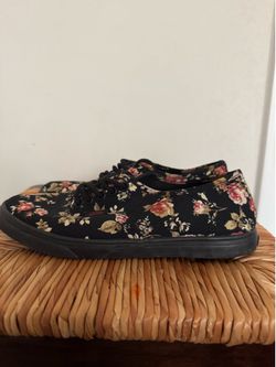 Women’s Vans Black Canvas Floral Low-Top Sneakers with Pink/Cream Roses size 6