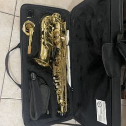 Used Alto saxophones