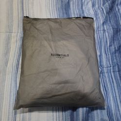 Essentials shorts dark grey size: M