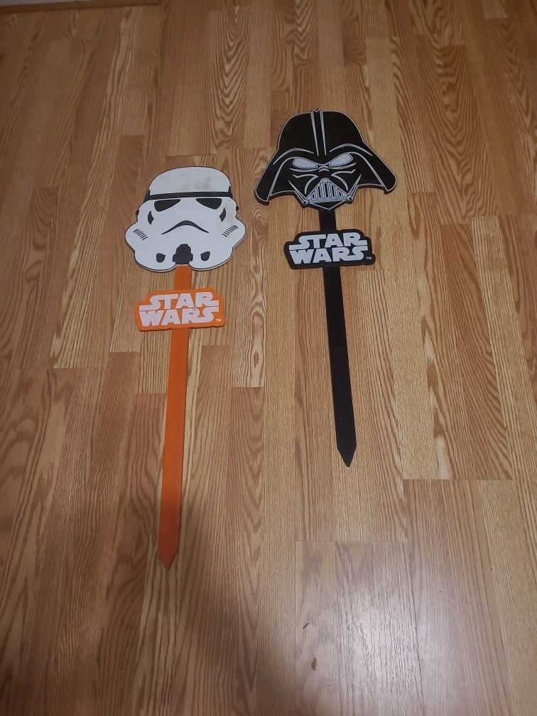 STAR WARS THINGS THAT STAR WAR PEOPLE PUT IN THERE YARDS