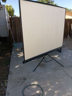 Projection screen