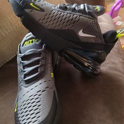 Tenis Nike 270