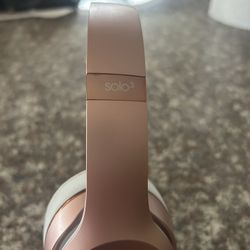 Rose gold Beats solo3 Wireless Headphones 