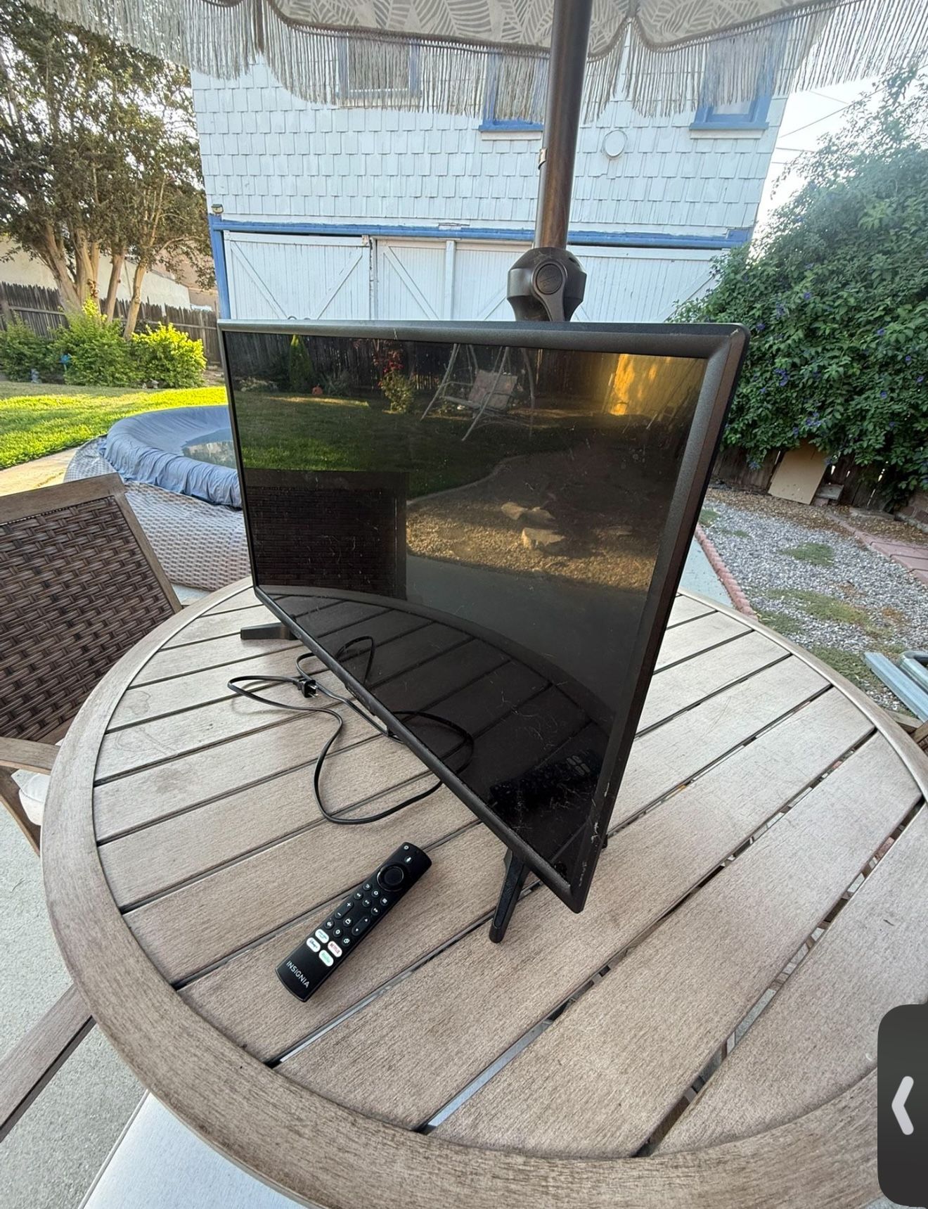Insignia TV 32 inch smart for Sale in Los Angeles, CA - OfferUp
