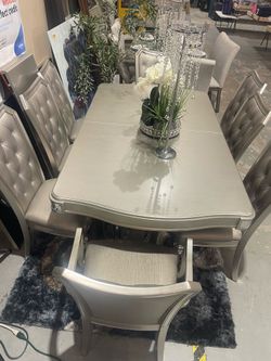 Table set with 8 Chairs