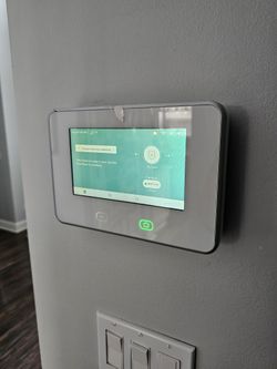 Vivint Security Panel With Doorbell Camera