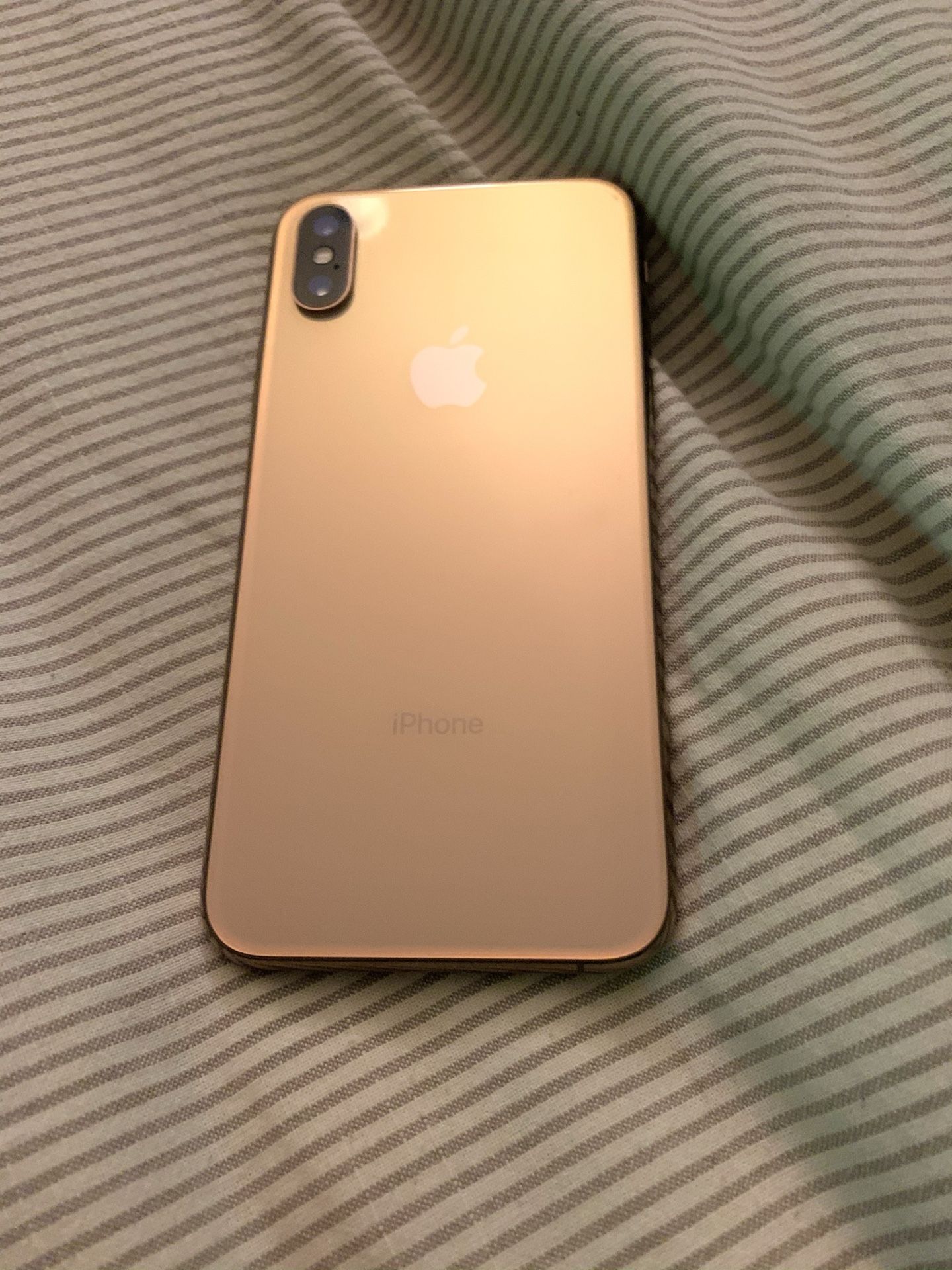 Unlocked iPhone XS 64GB GOLD