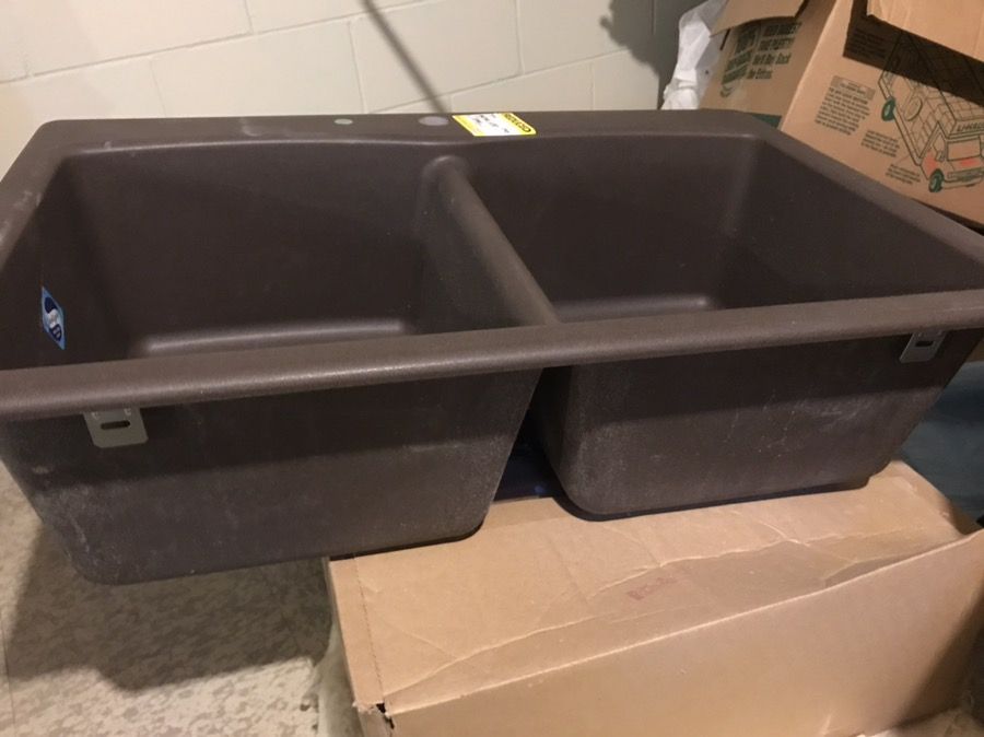 2 Sinks brand new