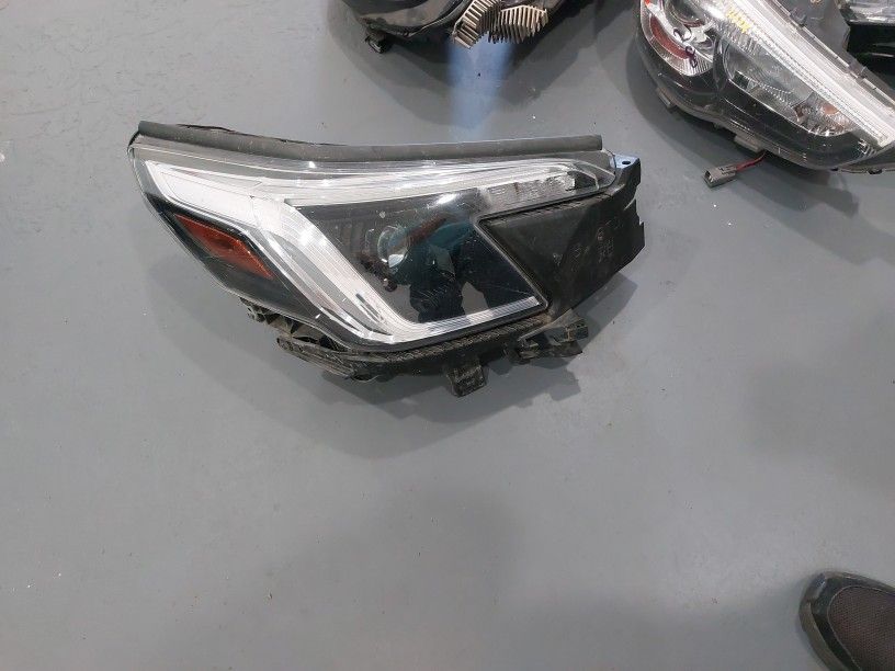 2024 Subaru Forester RIGHT HEADLIGHT