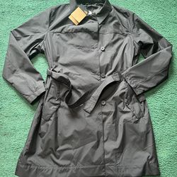 NWT Woman’s North Face Trench Coat M &  2X. Norton Area 