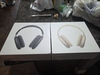 Airpod Maxes Starlight and Midnight