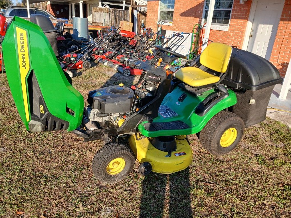 John Deere S110 Riding Mower