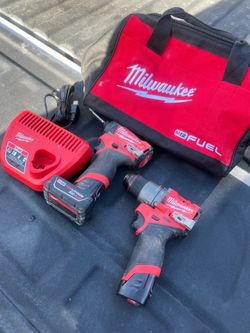 Milwaukee drill set