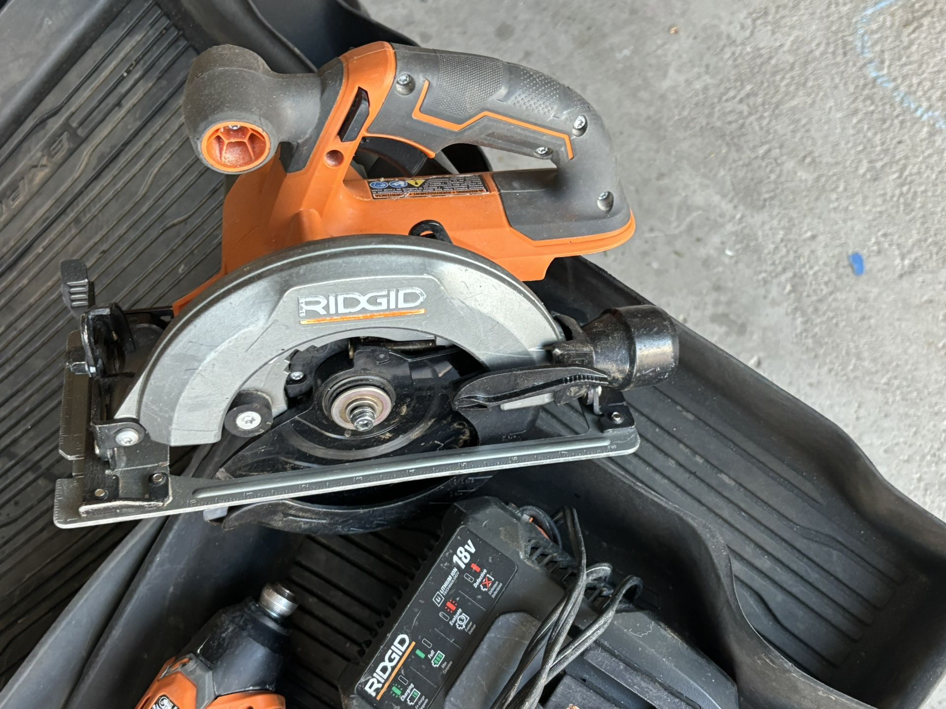 Ridgid Skill Saw Battery And Charging Dock Kit