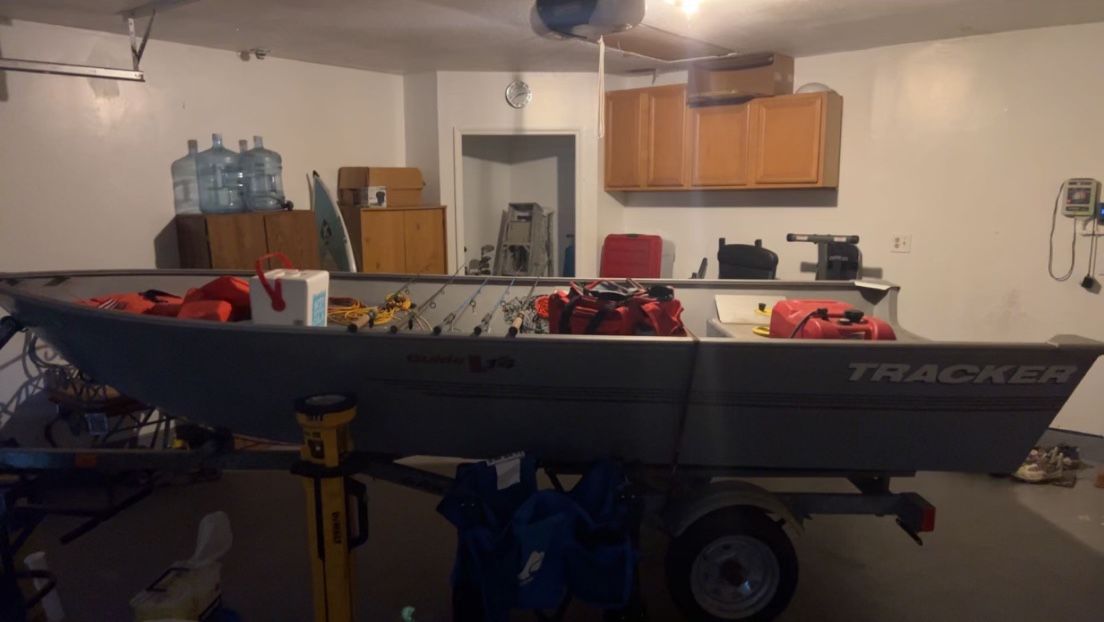 14’ Tracker Deep V
