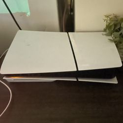 PS4 SLIM BRAND NEW (CONSOLE ONLY)