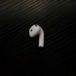 Right AirPod 4 Noise Cancel 