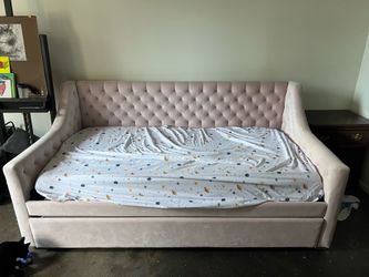 Pink Upholstered Twin Size Daybed/Trundle