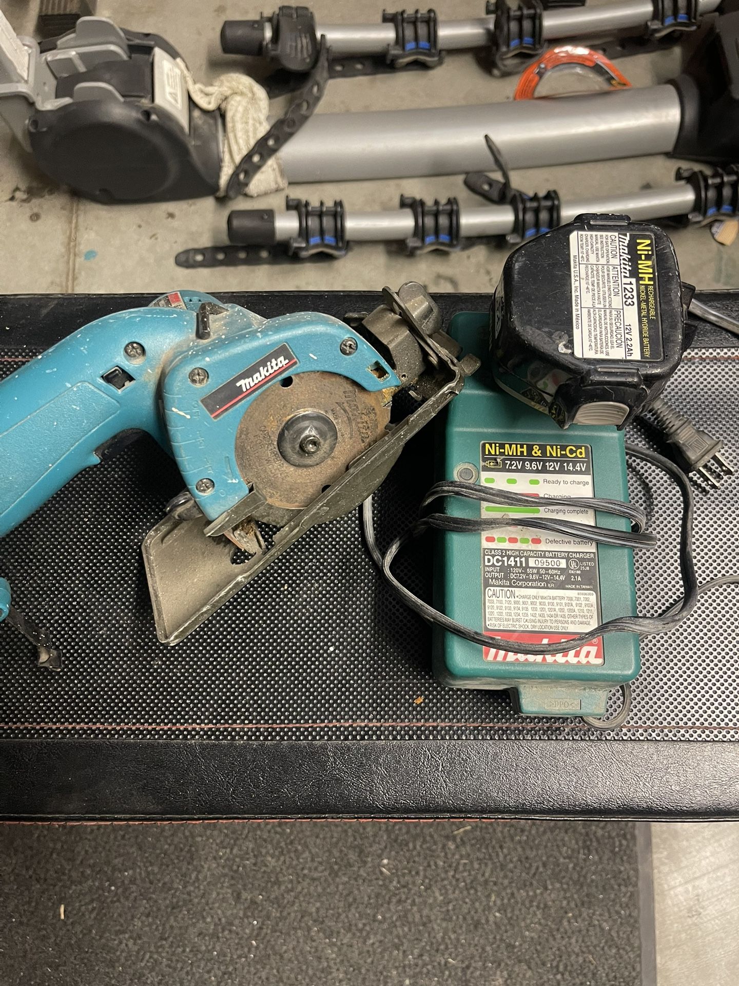 Makita 5090D 12V Cordless Circular Saw With Battery Charger