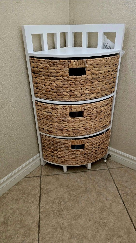 Brand New White WoodCorner Shelf 33 In.H× 19 In.W. $40.00