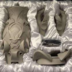 Moving Parts 001 is a multi-functional sculpture that consists of a flower vase, as well as an incense chamber.. The sculpture is an excerpt of and th