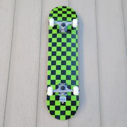 CHECKER SKATEBOARD SIZE 8.0 