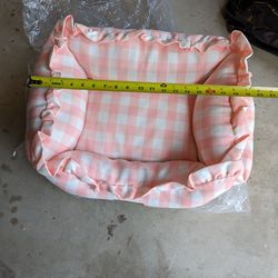 BRAND NEW Dolly Pink Gingham Plaid Pet Beds 19"X16" (approximate)