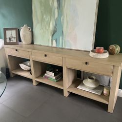 Stunning Pottery Barn Console Table – Like New!