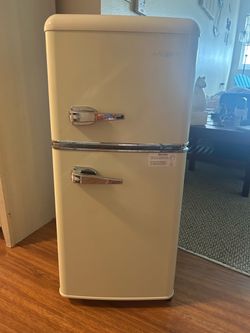 Anypro Retro Cream Mini Fridge