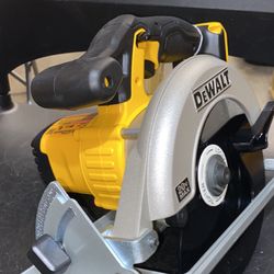 DEWALT 20-Volt MAX Lithium-Ion Cordless 6-1/2 in. Circular Saw (Tool-Only)