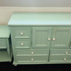 Children’s Dresser and nightstand Set