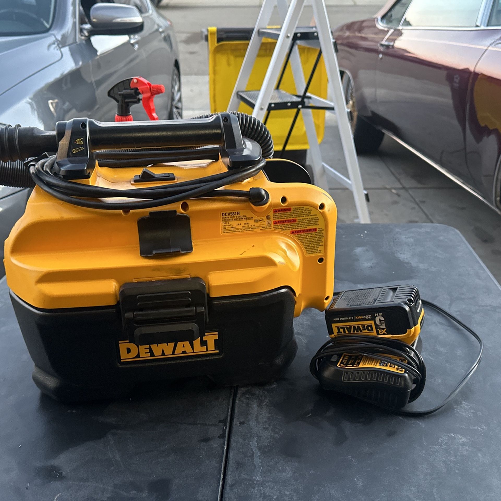 DEWALT 20V MAX Cordless Wet/Dry Vacuum, Compact Shop Vacuum, Tool Only (DCV581H),Black/ Yellow