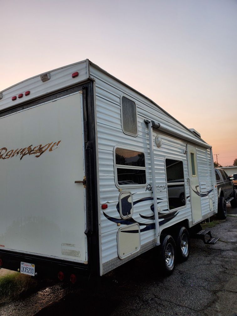 2005 Nomad Rampage Toyhauler ( wide body) self contained ( stored in Riverside )