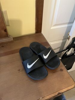 Kids Nike slides size 2.5