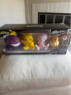 Pokémon Select Deluxe Vinyl Figure 4-pack: Gengar, Pikachu, Mew, Eevee (New/Sealed)