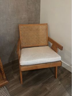 Like new rattan chair - oak