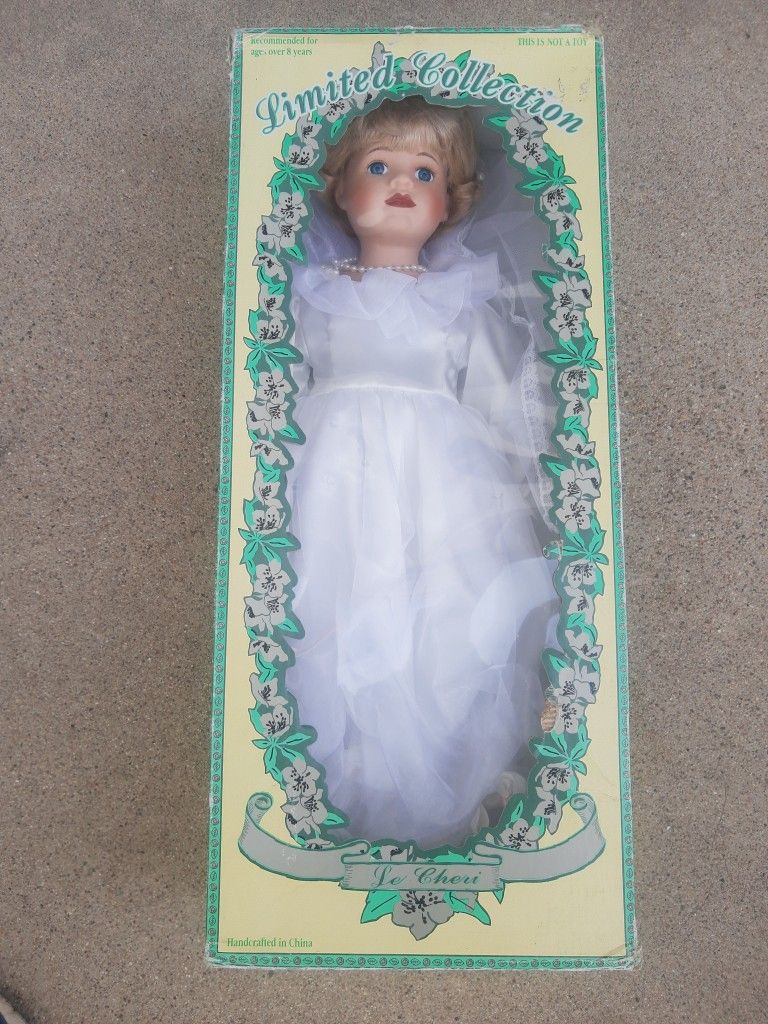 Vintage Tracie Limited Collection Le Cheri Genuine Porcelain 21" Bride Doll