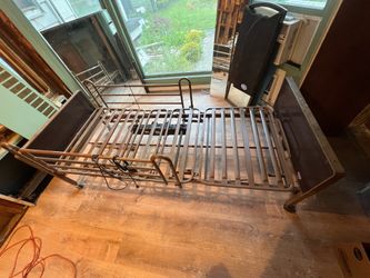Adjustable metal bed