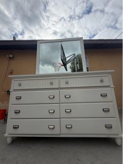 Vanity dresser