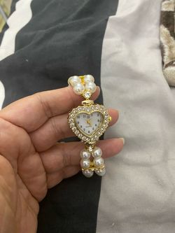 Ladies fashion heart ❤️ pearl wrist Watch